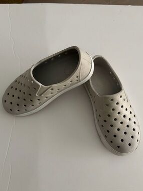 Cat‎ & Jack Kids Slip-On Sneakers in Light Gray